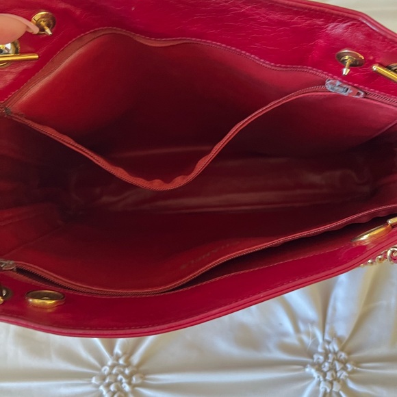 Chanel shoulder bag with free gift fashion bag charm and tumbler - Picture 4 of 8